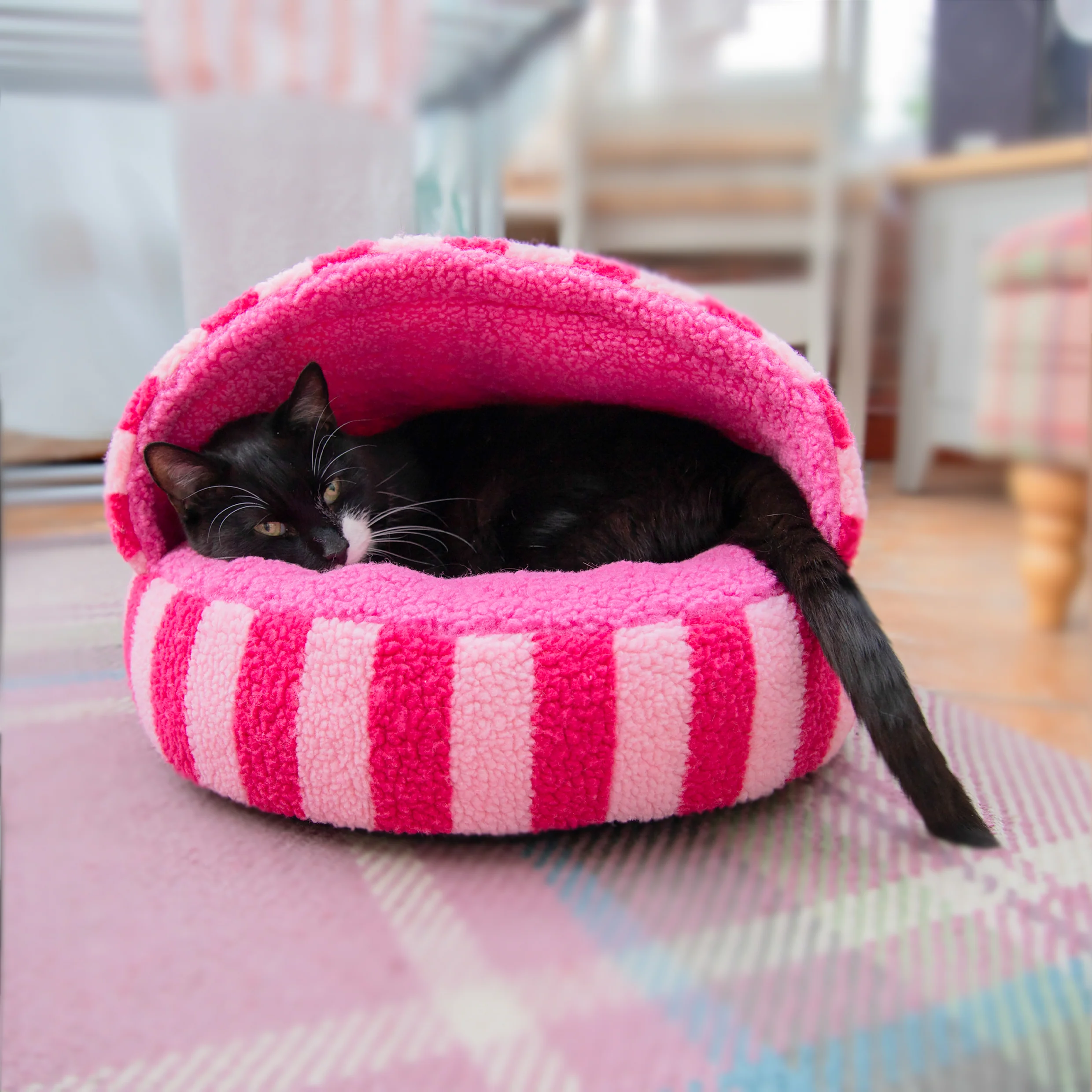 Rosewood 40 Winks Pink Striped Cosy Cat Cave - Image 3